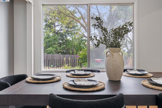4859 Seaview Ave, Castro Valley CA: https://media.crmls.org/mediaz/9156bf7b-1252-4040-aa24-0917a0c76423.jpg