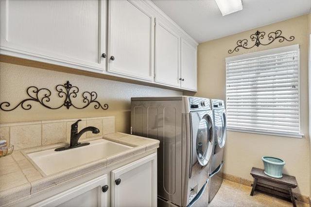 120 Tierra Del Sol, Hollister CA: https://media.crmls.org/mediaz/9156c79c-69ce-4d16-b277-7aba6f34a4f9.jpg
