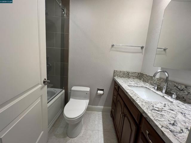 2562 Walnut Blvd, Walnut Creek CA: https://media.crmls.org/mediaz/9156e878-c8be-4a86-a14a-bf5858943596.jpg