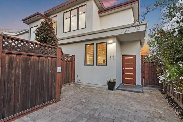 910 Cedar Street, Berkeley CA: https://media.crmls.org/mediaz/91577026-5025-4202-beca-ade70441600c.jpg