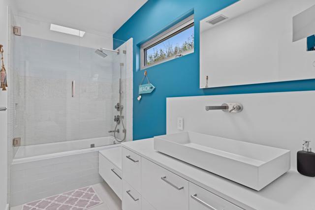 6672 Avenida Andorra, La Jolla CA: https://media.crmls.org/mediaz/9157a82e-d120-40b3-95a1-a16e6fa35e57.jpg