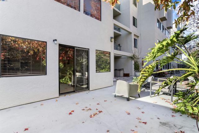 320 Peninsula Ave, San Mateo CA: https://media.crmls.org/mediaz/9157c8df-784e-436c-8f81-61e712477122.jpg