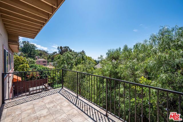 1915 Apex Avenue, Los Angeles CA: https://media.crmls.org/mediaz/91586407-2c79-48c2-a38e-a3003e97ea7f.jpg