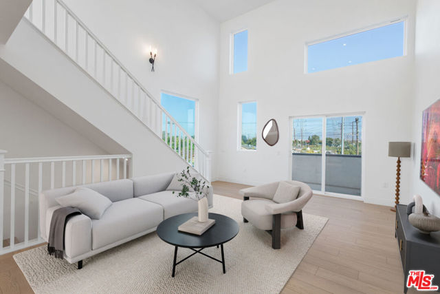 11220 Victory Boulevard, North Hollywood CA: https://media.crmls.org/mediaz/91587f84-d84a-4503-a11a-dcd8230a070a.jpg