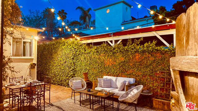 2403 Ocean Avenue, Venice CA: https://media.crmls.org/mediaz/9158de84-b9a0-444c-bd84-494e67e589b4.jpg