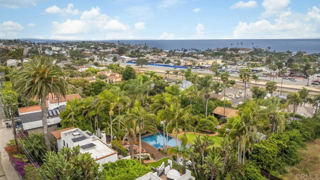 308 Sunset Drive, Encinitas CA: https://media.crmls.org/mediaz/9158f130-6a6e-47d2-9a72-1813a4afb667.jpg