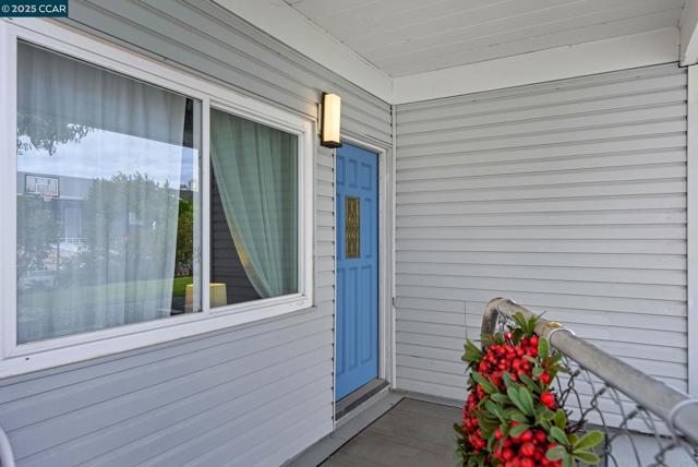 4108 Irene Dr, Martinez CA: https://media.crmls.org/mediaz/91593f31-10af-4003-91df-6bd1e686c10c.jpg