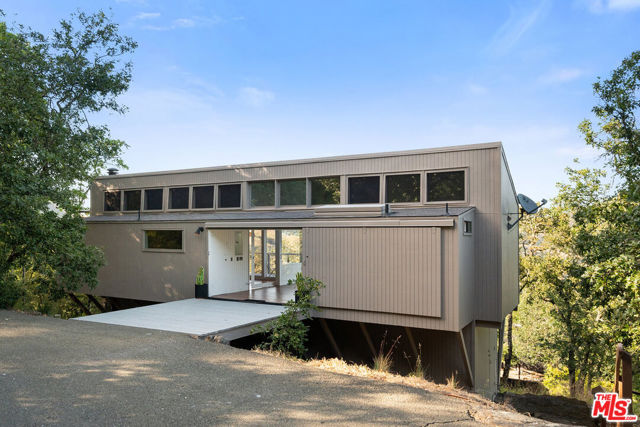 351 Wall Road, Napa CA: https://media.crmls.org/mediaz/9159b364-cb63-4fd5-9193-800904bf9999.jpg