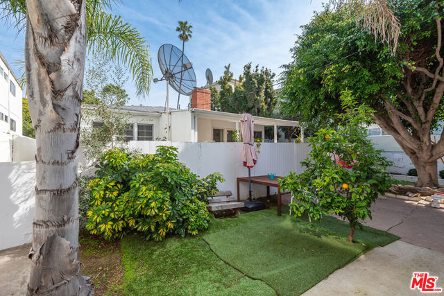 1034 Euclid Street, Santa Monica, California 90403, ,Multi-Family,For Sale,Euclid,24426129