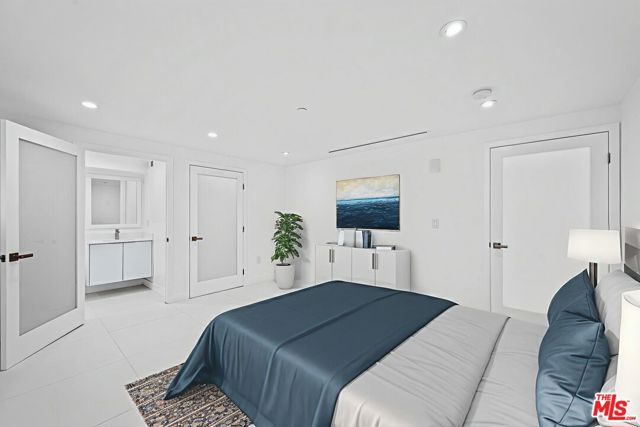 621 N Kings Road, West Hollywood CA: https://media.crmls.org/mediaz/915a4d74-9936-4d7d-9843-25153188ed83.jpg