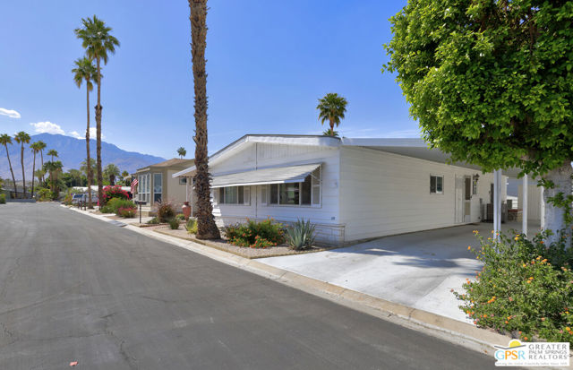 210 Coyote Drive, Palm Springs CA: https://media.crmls.org/mediaz/915a55b1-f015-4f62-ac5b-d6dc8cc798f1.jpg