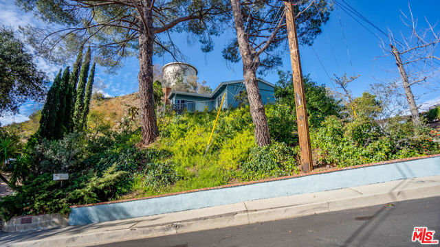 9631 CRYSTAL VIEW Drive, Tujunga CA: https://media.crmls.org/mediaz/915a89f6-c862-4912-b150-15d948035b6b.jpg