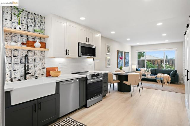 1130 Richmond ST, El Cerrito CA: https://media.crmls.org/mediaz/915a96a2-c021-4073-b05e-565cc17487fa.jpg