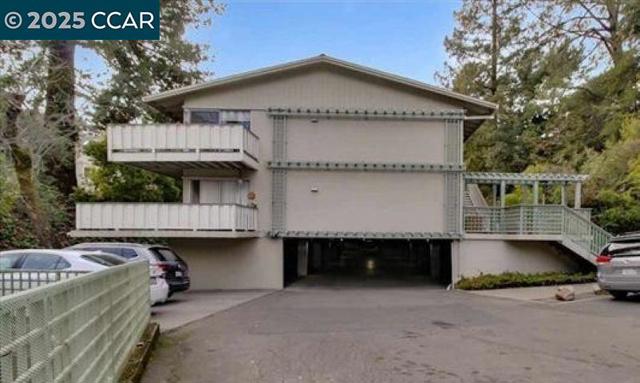 67 Brookwood Rd, Orinda CA: https://media.crmls.org/mediaz/915b1f23-f232-4ae5-8910-bb8feb8581fc.jpg