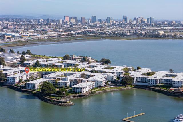 8 Commodore Drive, Emeryville CA: https://media.crmls.org/mediaz/915c1bbd-e794-4f1a-b711-2f33f3cf00ba.jpg