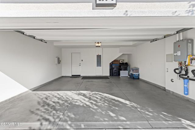230 Farmhouse Drive, Simi Valley CA: https://media.crmls.org/mediaz/915c42a2-0ccd-4322-8c2b-dcc5c315ae00.jpg