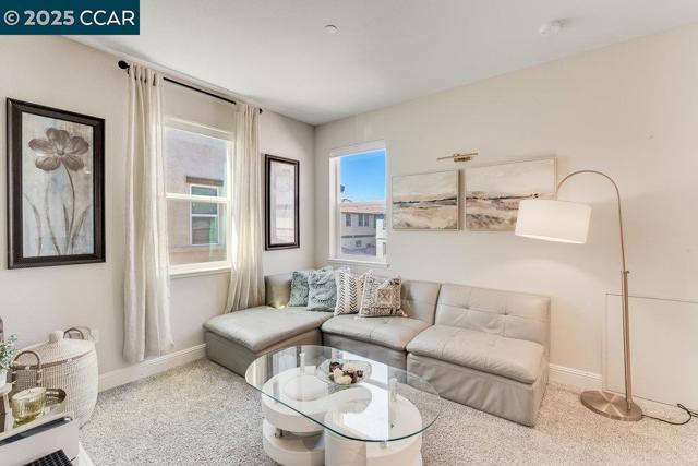 363 Fletcher Lane, Brentwood CA: https://media.crmls.org/mediaz/915c54d5-95c9-4971-b3f8-1511cb4b1b71.jpg