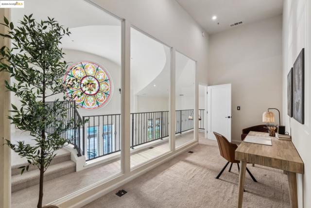 6300 Shattuck Ave, Oakland CA: https://media.crmls.org/mediaz/915c6d1a-431f-4b0d-83b5-63c74ade150b.jpg