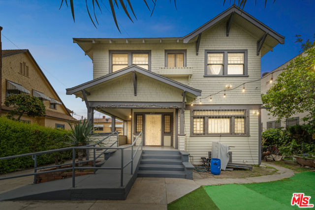 1946 S La Salle Avenue, Los Angeles CA: https://media.crmls.org/mediaz/915d4a18-410e-4bfb-8743-87149243544e.jpg