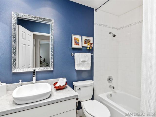 13338 Corte De Chucena, San Diego CA: https://media.crmls.org/mediaz/915dab25-877f-44b5-bcc3-932afbc9ed16.jpg