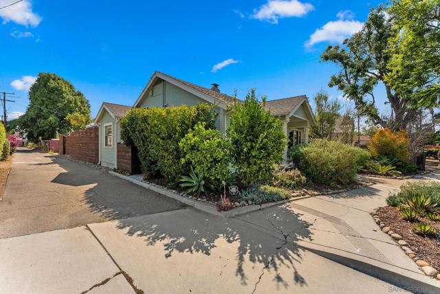 5092 E Mountain View Drive, San Diego CA: https://media.crmls.org/mediaz/915e519c-cdec-4bd7-ae77-f9f7e834551c.jpg
