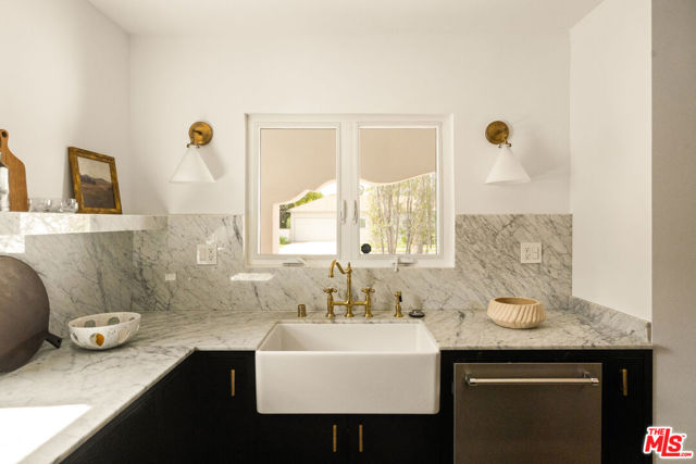 3928 S Bronson Avenue, Los Angeles CA: https://media.crmls.org/mediaz/915e7544-3e02-400e-9dc2-dc8c5fcdcf8a.jpg