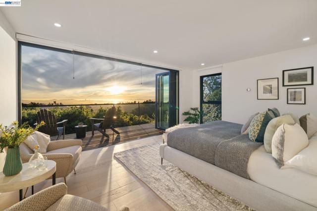 6801 ARMOUR DRIVE, Oakland CA: https://media.crmls.org/mediaz/915e7e92-1041-4b62-bff1-11a8baa80d3c.jpg