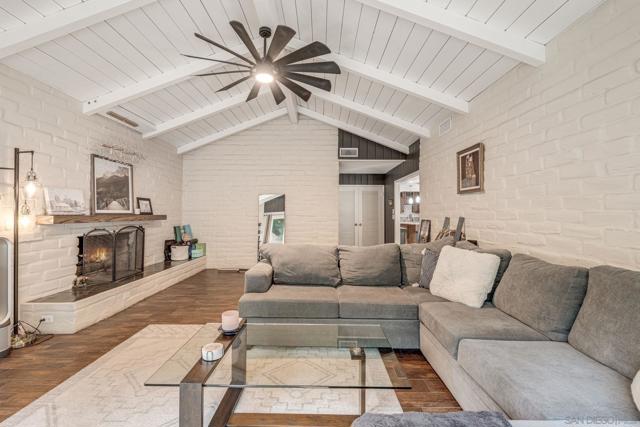 4201 Avenida Gregory, Spring Valley CA: https://media.crmls.org/mediaz/915eabf6-1748-4797-87da-cb98c9d3e268.jpg