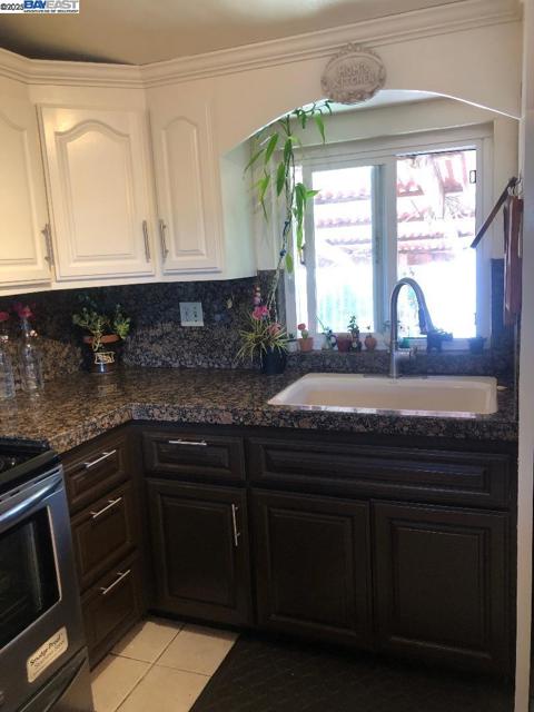 208 Appian Way, Union City CA: https://media.crmls.org/mediaz/915ee84f-590d-450c-9ba5-5e1c0e749d5b.jpg