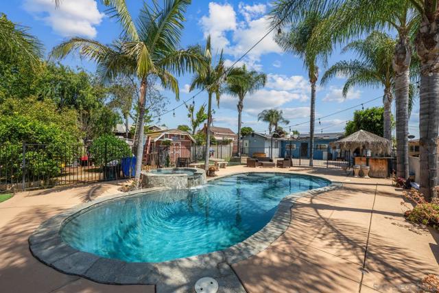 124 E View St, Fallbrook CA: https://media.crmls.org/mediaz/915f0cb6-3fe1-46c1-b7fc-97a951c519a3.jpg