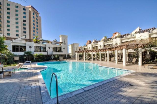 700 W Harbor Dr, San Diego CA: https://media.crmls.org/mediaz/91602ed3-6bf4-4987-9e87-286fbe275151.jpg