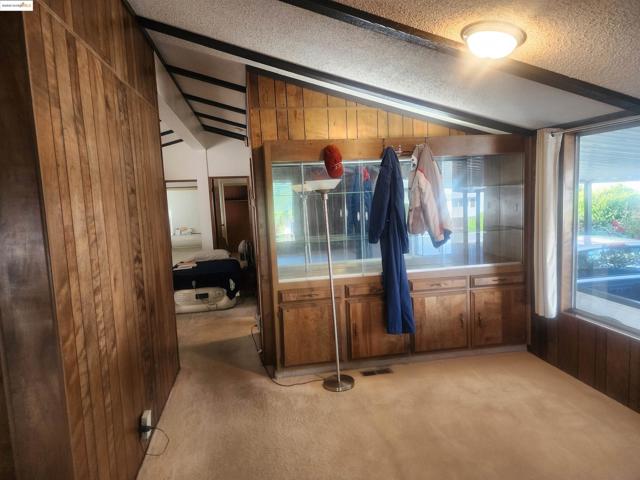 537 Cumana Cir, Union City CA: https://media.crmls.org/mediaz/91603757-faf2-4cc9-9a9b-57777ca1a648.jpg