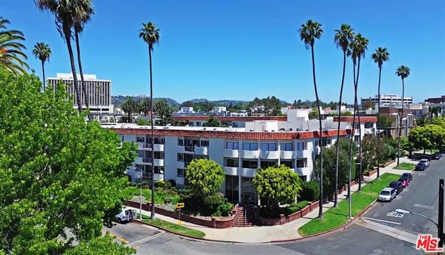11965 Gorham Avenue, Los Angeles CA: https://media.crmls.org/mediaz/91604590-32b0-4165-925c-e86aaadadf0f.jpg