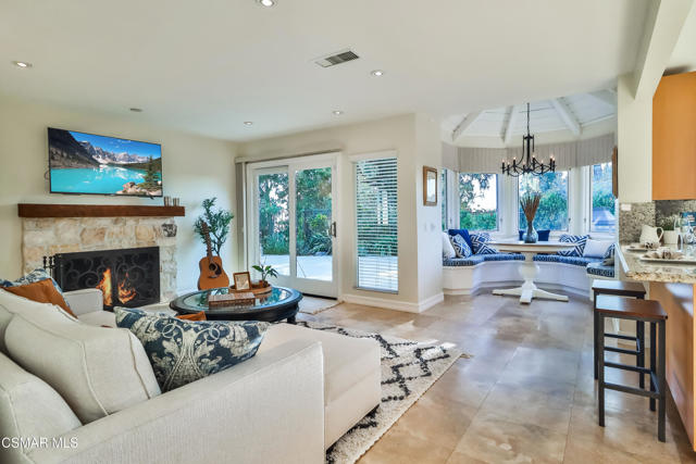 2328 Otono Circle, Thousand Oaks CA: https://media.crmls.org/mediaz/916073a5-1a19-46aa-88c5-1dc6688989d4.jpg