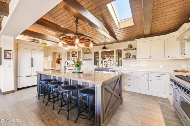 356 E Carlisle Road, Thousand Oaks CA: https://media.crmls.org/mediaz/9160a28f-101a-4695-a6c4-b4ef2d342fbe.jpg