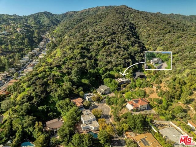 3735 Montuso Place, Encino CA: https://media.crmls.org/mediaz/9160b1b5-3ce8-4301-ba87-6e4992b6f14b.jpg