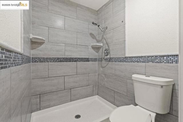 3459 Pinewood Dr, Hayward CA: https://media.crmls.org/mediaz/91612061-e2a7-4da0-8d1f-691ce3774e90.jpg