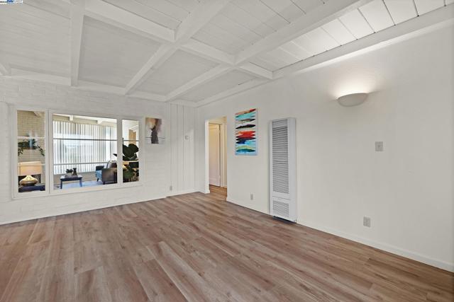 22756 Bayview Ave, Hayward CA: https://media.crmls.org/mediaz/91614eae-fb28-43a9-b8a9-08fff3c93bc8.jpg