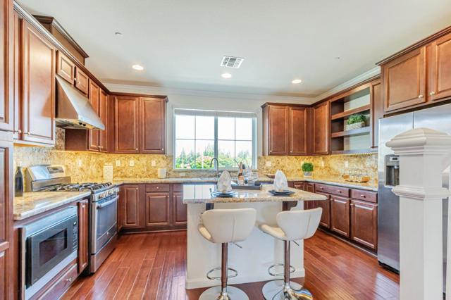 6215 White Moonstone Court, San Jose CA: https://media.crmls.org/mediaz/91616bea-af6b-43a5-b4b4-8af3867150a8.jpg
