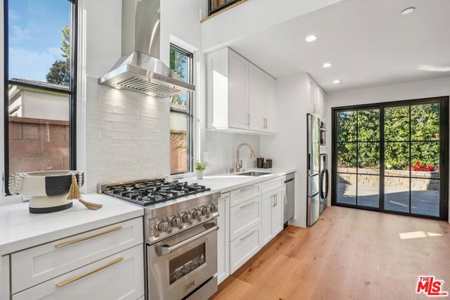 4034 Coolidge Avenue, Culver City CA: https://media.crmls.org/mediaz/9161c221-954c-4368-9d25-d5b747a8cd82.jpg