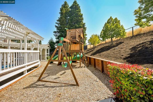 87 Molokai Ct, San Ramon CA: https://media.crmls.org/mediaz/9161f3fa-e732-4945-bee6-60b567cd0567.jpg