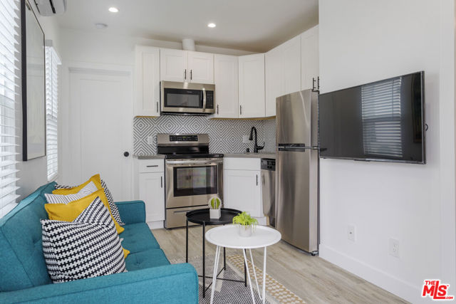 329 N Alexandria Avenue, Los Angeles CA: https://media.crmls.org/mediaz/916206df-a53e-4e08-acbe-6149ec47142d.jpg