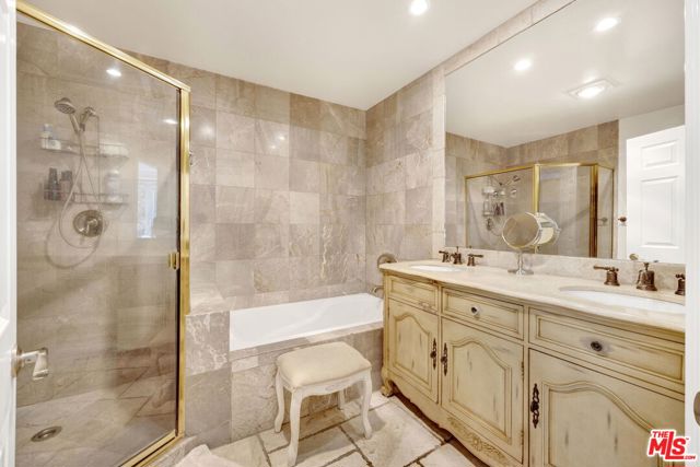 11952 Montana Avenue, Los Angeles CA: https://media.crmls.org/mediaz/91621648-1394-402c-b840-1d8eb2dbd605.jpg