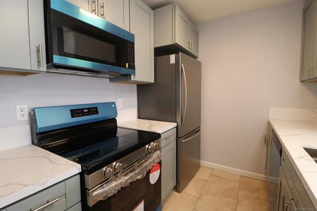 4041 Oakcrest Dr, San Diego CA: https://media.crmls.org/mediaz/9162dd4b-eb4b-4abd-a04b-f9491d352832.jpg