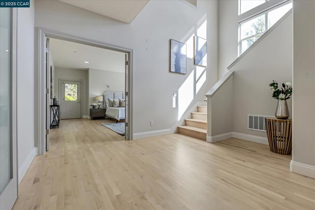 4 Berrybrook Hollow, Orinda CA: https://media.crmls.org/mediaz/91635a5f-ec21-4d0f-9f02-e48366f273fe.jpg
