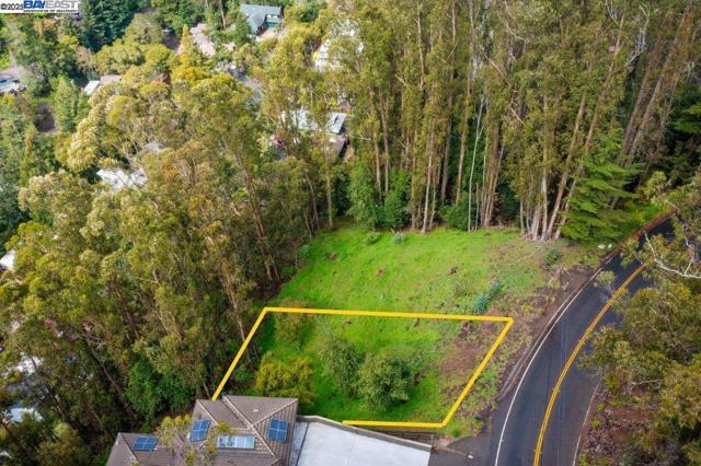 7675 Skyline Blvd, Oakland CA: https://media.crmls.org/mediaz/91637493-3610-4692-a8c9-e1235fda3ff6.jpg
