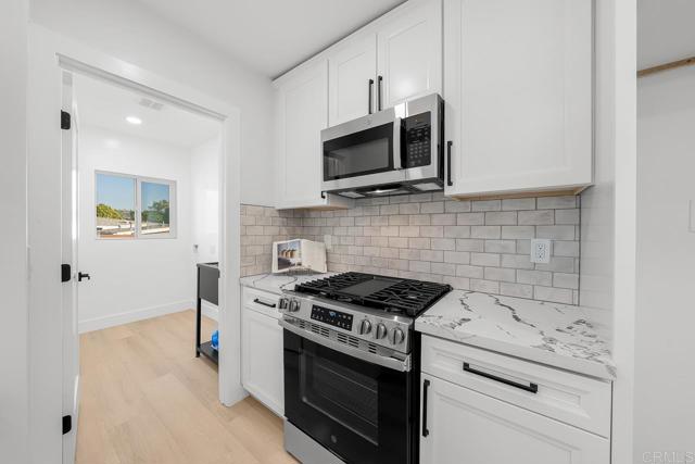 Image 6 of 42 For 7118 Stanford Ave.