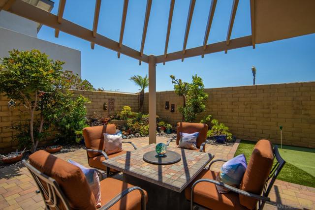 54 Half Moon Bend, Coronado CA: https://media.crmls.org/mediaz/9163dca4-c862-48ba-887b-373f6ad7dfcd.jpg