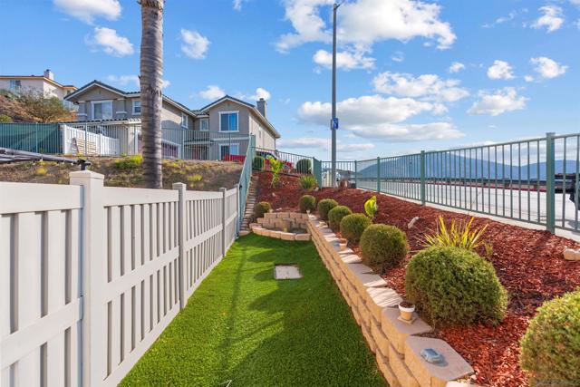 2168 Pointe Parkway, Spring Valley CA: https://media.crmls.org/mediaz/91647587-d5a1-4ddd-9687-e6d8646c7336.jpg