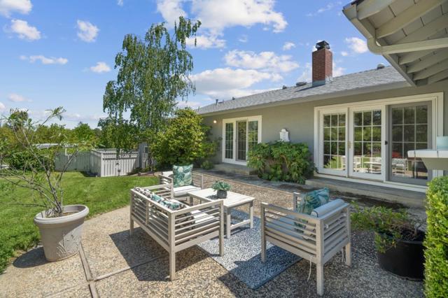 18561 Arbolado Way, Saratoga CA: https://media.crmls.org/mediaz/91649cb2-83ef-46cc-8a53-9c62bdfc504a.jpg